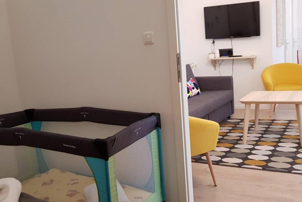 City Apartment Near Shooping Center, 6 Guests Берлин Экстерьер фото